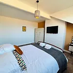 Park Mount Residences - Luxury 3 Bedroom Flat In With Free Parking Apartamento *
