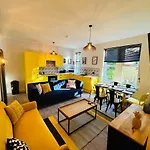 Park Mount Residences - Luxury 3 Bedroom Flat In With Free Parking Leeds (West Yorkshire)