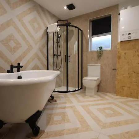 Park Mount Residences - Luxury 3 Bedroom Flat In With Free Parking アパート リーズ