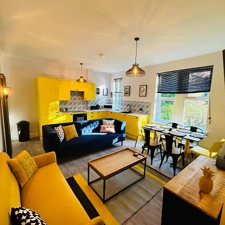 Park Mount Residences - Luxury 3 Bedroom Flat In With Free Parking Leeds