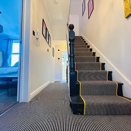 Park Mount Residences - Luxury 3 Bedroom Flat In With Free Parking アパート リーズ