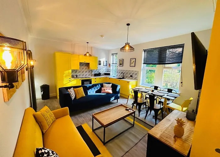 Park Mount Residences - Luxury 3 Bedroom Flat In With Free Parking Leeds (West Yorkshire)